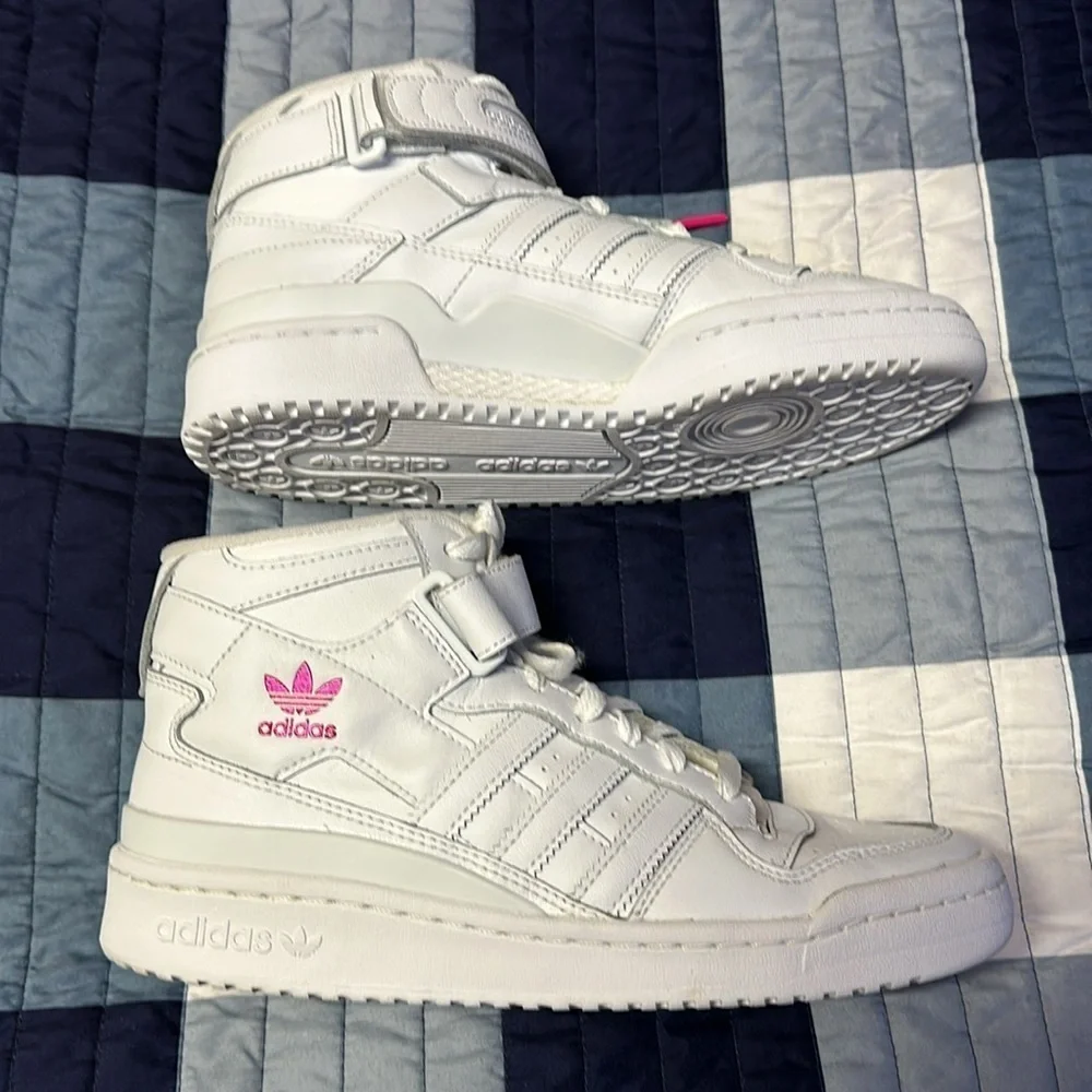 womens leather adidas shoes sz 8